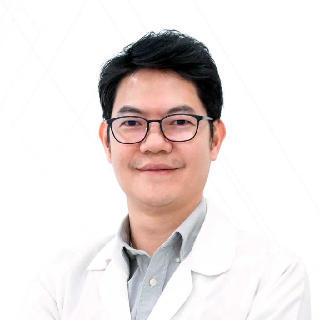 นายแพทย์สรรญชัย สมบัติไหมไทย dr.sanchai sombatmaithai นายแพทย์สรรญชัย สมบัติไหมไทย คริสตัลคลินิก มหาสารคาม แพทย์เฉพาะทางผิวหนัง