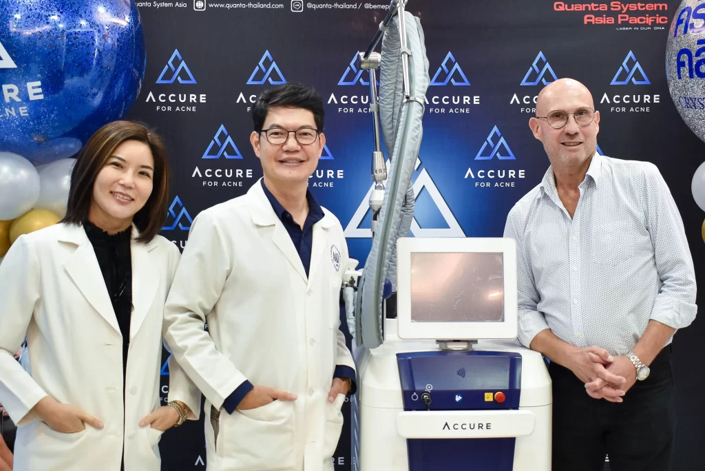 แพยทย์เฉพาะทางผิวหนัง กับเครื่องเลเซอร์ทำลายต่อมไขมัน รักษาสิว Accure Laser แพยทย์เฉพาะทางผิวหนัง กับเครื่องเลเซอร์ทำลายต่อมไขมัน รักษาสิว Accure Laser